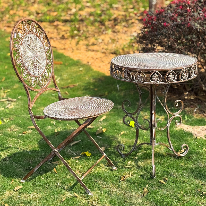 طاولات وكراسي حديدية مصنوعة يد - مراجعة Coffee Tea Gardens وسعره
