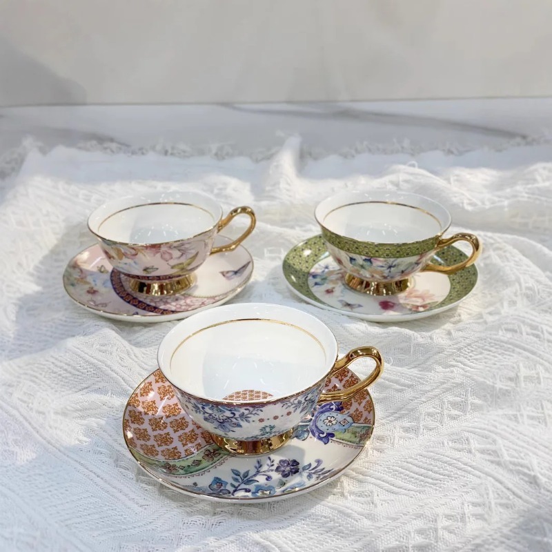 أكواب وأطباق ذات مظهر راقي مطل - مراجعة Coffee Tea Gardens وسعره