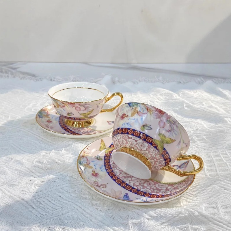 أكواب وأطباق ذات مظهر راقي مطل - مراجعة Coffee Tea Gardens وسعره